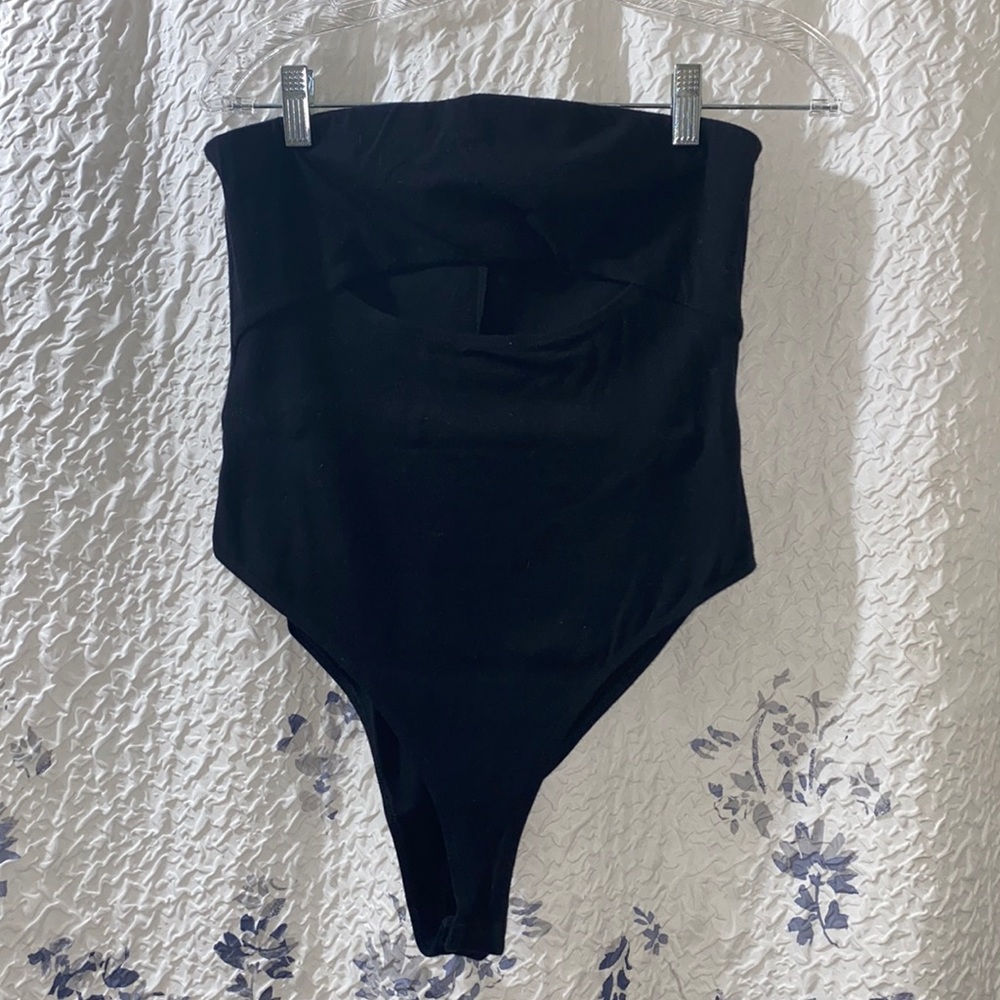 One piece with open space under boobs